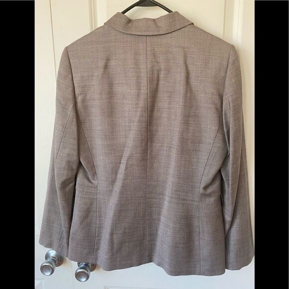 Studio Tahari 3 pieces suit - Picture 2 of 14